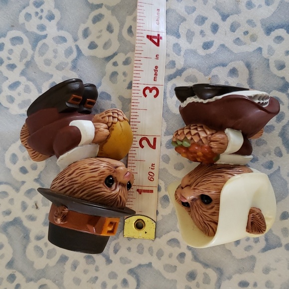 Thanksgiving Salt and Pepper Vintage Hallmark Chipmunks Salt & Pepper - Picture 10 of 12